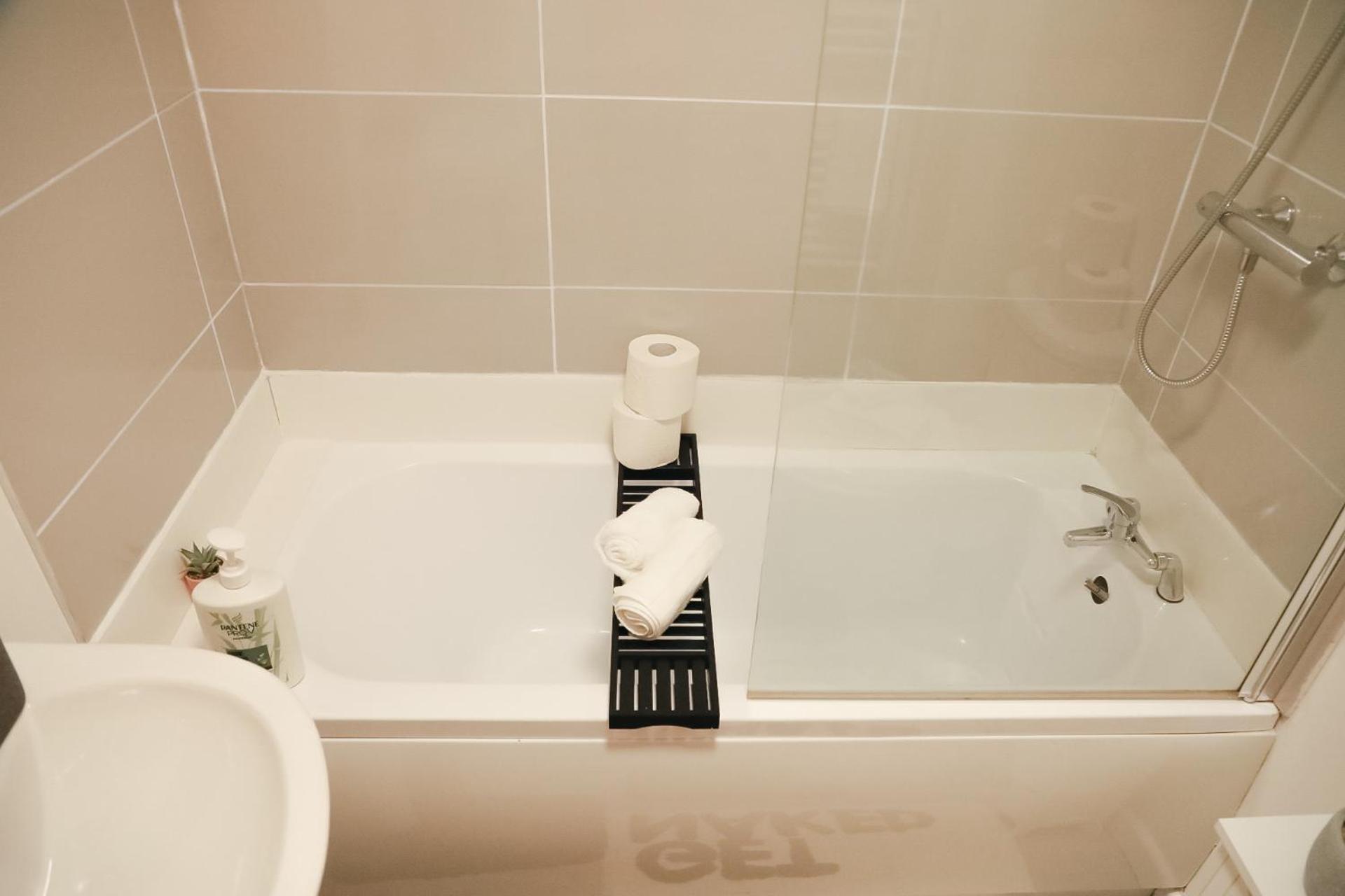 1 Bedroom Apartment Bradford City Centre Foster Square 外观 照片