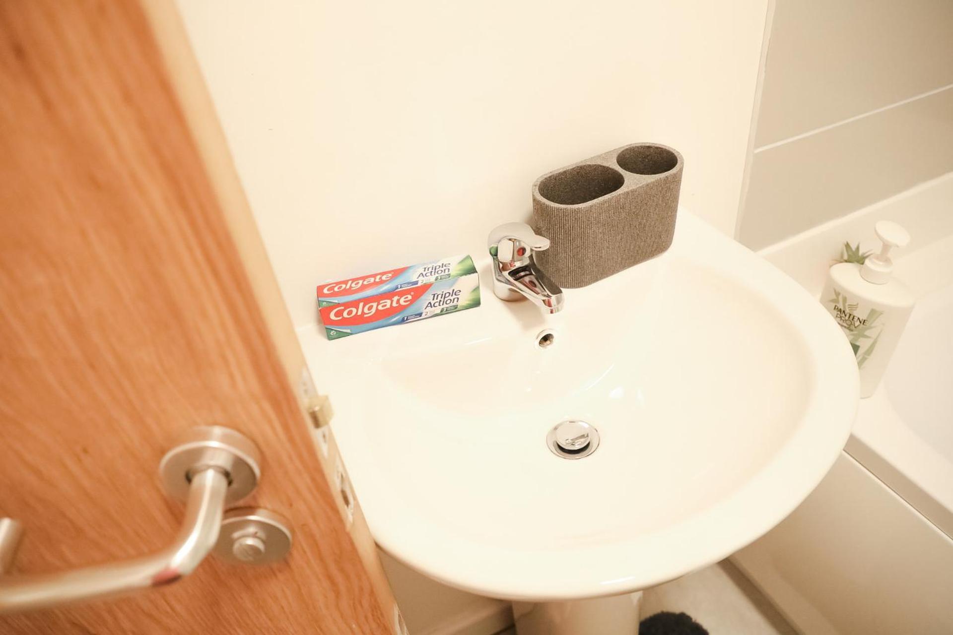 1 Bedroom Apartment Bradford City Centre Foster Square 外观 照片