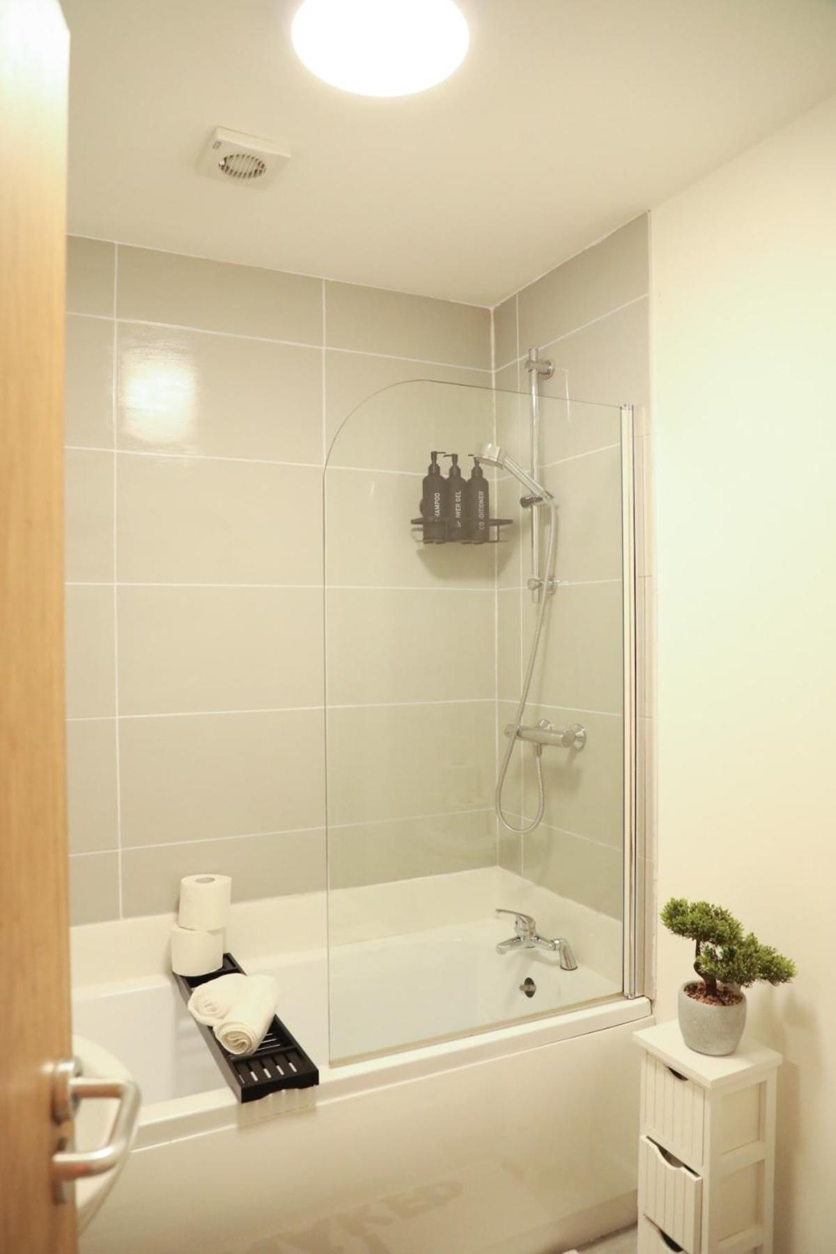 1 Bedroom Apartment Bradford City Centre Foster Square 外观 照片